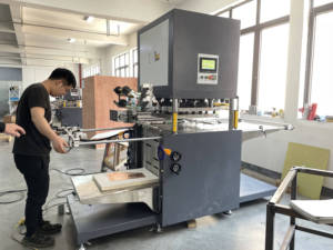 Nhiệm vụ nặng nề tự động các tông lá dập nóng máy, lá vàng máy in - Product Image 2