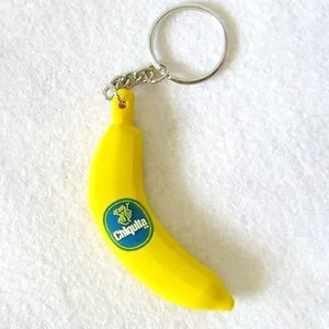 香蕉黄色7 * 3厘米尺寸便宜英国样品支持时尚贴花阳光软3d汽车定制聚氯乙烯橡胶钥匙扣