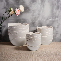 Nouveau pot en ciment artisanal écologique au design ondulé, style minimaliste pour la décoration de la maison, du jardin et de la table, en carton