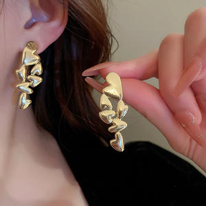 Orecchini a goccia a forma di cuore placcati in oro per donna, gioielli alla moda, orecchini a lobo in lega con materiale in lega di zinco - Product Image 3