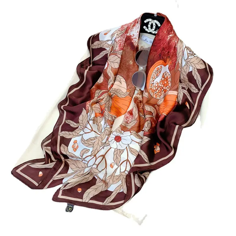 Impression personnalisée faux foulards en soie de créateur foulard en soie carré de luxe pour femmes 100% satin de soie 110*110 femmes adultes multi imprimé printemps