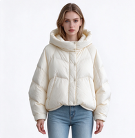 Veste matelassée courte à capuche crème pour femme, style décontracté, idéale pour l'hiver et le streetwear quotidien, personnalisable OEM – Grande Vente