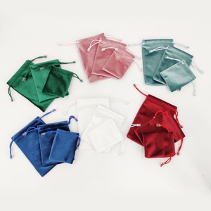 Sac de rangement anti-poussière en velours de flanelle recyclable avec cordon de serrage pour bijoux et écouteurs, personnalisable avec logo - Product Image 3