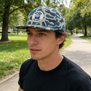 Gorra Deportiva Snapback Personalizada OEM de Alta Calidad con 6 o 7 Paneles, Visera Plana, Parche de PVC con Logotipo, Impermeable, con Orificios Cortados con Láser - Product Image 4