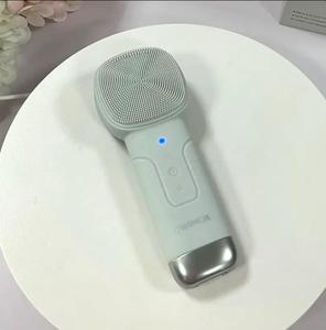 <span class=keywords><strong>Brosse</strong></span> <span class=keywords><strong>nettoyante</strong></span> faciale électrique sans fil en silicone pour usage domestique, nettoyage facial chaud et froid - Product Image 1