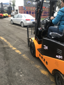 Montacargas de Combustión Interna Diésel Hangzhou Electric J20, Usado, en Venta, a Bajo Precio y Alto Rendimiento - Product Image 5