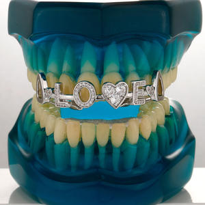 เครื่องประดับฮิปฮอปแฟชั่นส่วนบุคคล ประดับเพชร CZ ระยิบระยับ  แบบกริลล์ฟันทองเหลือง  รูปตัวอักษร LOVE รูปหัวใจ สำหรับงานปาร์ตี้ - Product Image 1