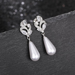 Boucles d'oreilles pendantes en or blanc E3084, perles de culture AAA, forme goutte d'eau, sertissage griffe, bijoux de mariage classiques pour femme - Product Image 4