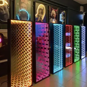 आकर्षक बहु रंग इन्फिनिटी एलईडी दीवार प्रकाश के साथ कांच के दर्पण रसातल 3D लोगो दर्पण साइन कस्टम रात के लिए बार का नेतृत्व किया सजावट