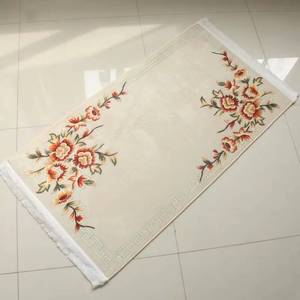 Alfombra de Oración YASEEN de Terciopelo Suave y Lujoso con Base Antideslizante de Goma, Pelo Corto, Estampado Floral Simétrico y Vívido, para Interiores - Product Image 1