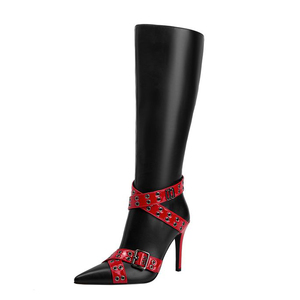 Bottes hautes rouges à talon fin et bout pointu pour femme, grande taille 45, avec boucles métalliques, coupe large, fermeture éclair latérale et ceinture - Product Image 4