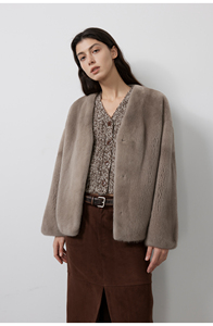 Cappotto Invernale da <span class=keywords><strong>Donna</strong></span> in Pelliccia Toscana 2026, Design Lussuoso e Caldo, Personalizzabile, con Collo Lungo e Girocollo, Modello Dritto, Vendita all'Ingrosso - Product Image 3
