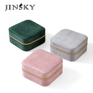 Estuche de Joyería de Terciopelo de Lujo Ligero, Mini Estuche de Viaje Portátil para Aretes, Anillos y Collares, Organizador de Almacenamiento Compacto - Product Image 1