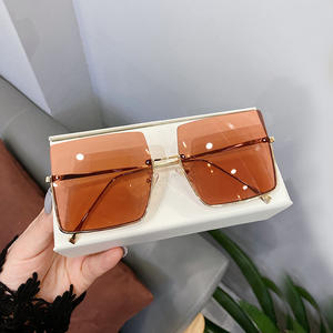 Gafas de Sol Cuadradas Nuevas con Marco Dorado, Protección UV400, Unisex, Lentes Tipo 3, Material AC - Product Image 4