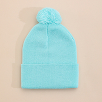 Bonnet d'hiver unisexe en acrylique tricoté avec revers et pompon, personnalisable avec logo brodé, pour le voyage, les sports de plein air, les clubs et la publicité de marque - Vente en gros
