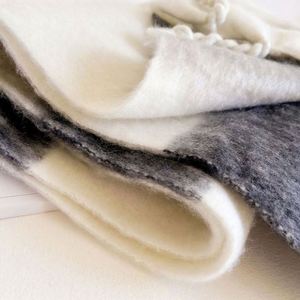 Bufandas Largas Gruesas de Nuevo Diseño para Mujer al por Mayor con Borlas, Chales de Lujo para Invierno - Product Image 4