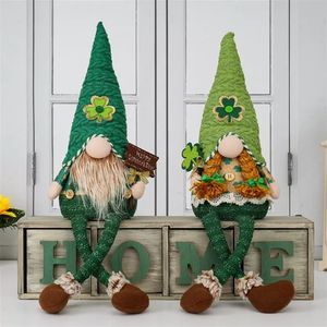 Juego de 2 Gnomos Irlandeses Verdes de Peluche para el Día de San Patricio con Luces LED Cálidas, Decoración y Regalo para el Día de San Patricio - Product Image 4