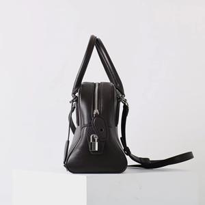 Sac à main pour femme en cuir de vachette de première qualité, fabriqué sur mesure, écologique, imperméable, grande capacité, sac Boston en cuir véritable avec fermeture éclair - Product Image 5