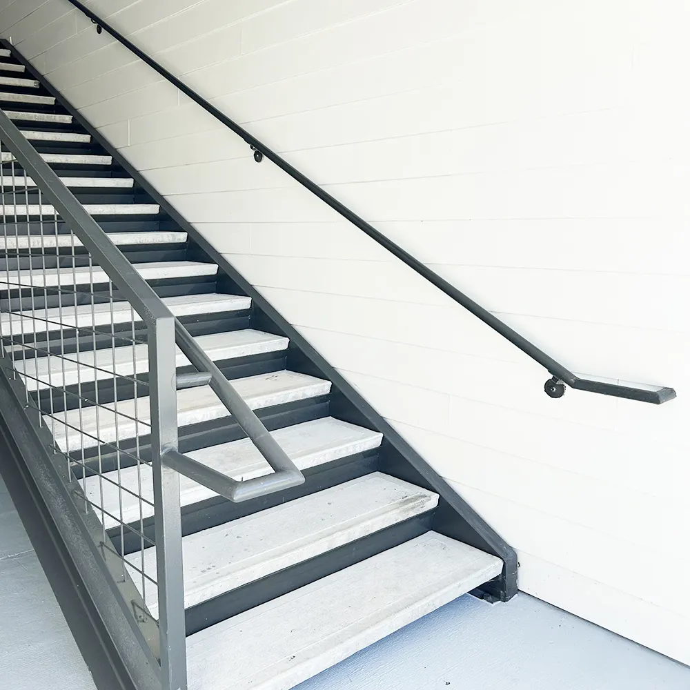 Popüler tasarım galvanizli çelik merdiven rayı kiti kapalı el korkulukları merdiven için sıcak satış raylar duvar braketi eller merdiven rayı