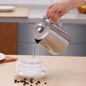 Tazza da <span class=keywords><strong>Caffè</strong></span> in Acciaio Inox, Brocca per Montare il Latte con Coperchio per <span class=keywords><strong>Arte</strong></span> <span class=keywords><strong>del</strong></span> <span class=keywords><strong>Caffè</strong></span>, per Ufficio e Cucina, con Manico - Product Image 3