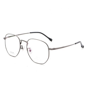 <span class=keywords><strong>Lunettes</strong></span> Titanic à la mode en titane, lot de, <span class=keywords><strong>lunettes</strong></span> optiques polygone irrégulier pour adolescents - Product Image 5