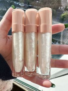 ลิปกลอสเนื้อลิควิดประกายมุก ไฮยาลูรอนิก แอซิด กันน้ำ ติดทนนาน วีแกน รับทำโลโก้และฉลากส่วนตัว เครื่องสำอางสำหรับริมฝีปาก - Product Image 4
