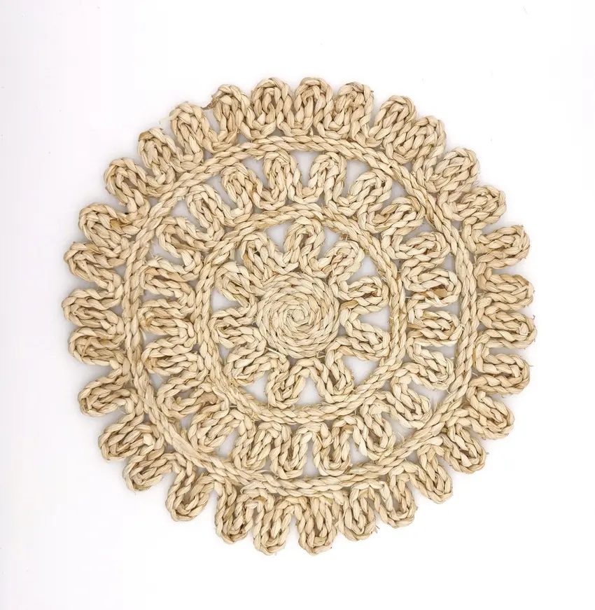 Wholesale cheap natural plastic disposable charger plates scalloped wedding rattan plate charger