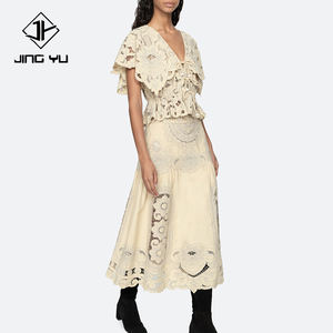 Ensemble robe et haut élégant sur mesure avec broderie florale OEM, luxueux ensemble deux pièces en lin et coton - Product Image 1