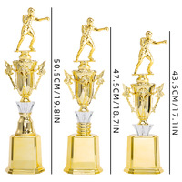 Trophée Récompense Personnalisé sur Mesure en Usine pour Karaté, Taekwondo, Boxe, Arts Martiaux avec Socles, Coupes, Figurines et Pièces de Couleurs Variées