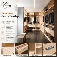 Système de dressing sur mesure de luxe avec portes en verre transparent, éclairage LED, îlot central et tiroirs