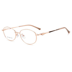 กรอบแว่นตาทรงรีสำหรับผู้หญิง ดีไซน์หรูหรา สีทอง ขอบเต็ม วัสดุอัลลอยด์ แว่นสายตา รุ่น Miss 34397 Danyang คอลเลคชั่นฤดูหนาว 2022 - Product Image 3