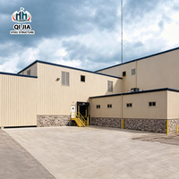 Bâtiment commercial et industriel à structure en acier, façade en revêtement, entrée à pignon, préfabriqué, multi-usage, conception personnalisée