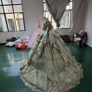 Robe de Quinceañera de luxe vert sauge Mct020 avec appliques en dentelle dorée, corset perlé, robe de bal de princesse à volants superposés Jancember - Product Image 6