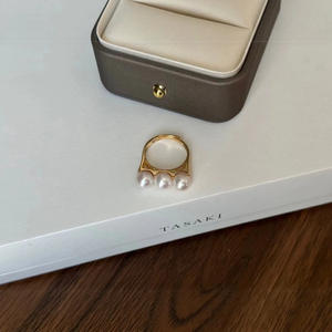 Nouvelle bague tendance de style européen et américain avec incrustation de perle naturelle, design polyvalent, cool et simple - Product Image 1