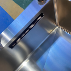 <span class=keywords><strong>Évier</strong></span> de <span class=keywords><strong>cuisine</strong></span> moderne fait main avec robinet cascade encastré, planche à découper, passoire et accessoires de drainage pour <span class=keywords><strong>cuisine</strong></span> de luxe - Product Image 5
