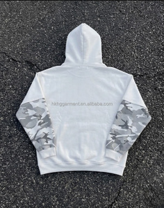 เสื้อฮู้ดดี้ลายพรางวินเทจสำหรับผู้ชาย ล้างสีแบบแอซิดวอช พร้อมโลโก้ที่แขนเสื้อ สีสันแบบเรโทร แต่งขอบเสื้อแบบดิสเทรสสไตล์กรันจ์ - Product Image 2