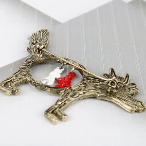 Mode mignon broches rétro exquis dessin animé grand méchant <span class=keywords><strong>loup</strong></span> <span class=keywords><strong>petit</strong></span> <span class=keywords><strong>chaperon</strong></span> <span class=keywords><strong>rouge</strong></span> mode bijoux broches - Product Image 4