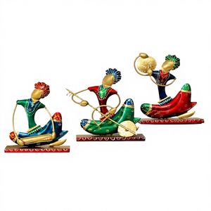 รูปปั้นอลูมิเนียมนักดนตรีชาวนากรปุรี ดีไซน์สวยงาม น้ำหนักเบา สีสันสดใส เหมาะสำหรับตกแต่งสำนักงานและโต๊ะทำงาน - Product Image 1