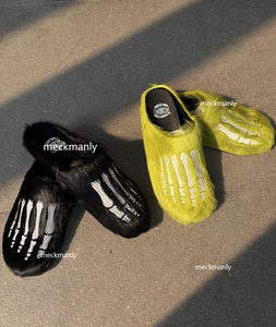 Plantilla ligera y ajustable de madera, pantuflas de cuero genuino con hebilla ajustable para personalización. - Product Image 1