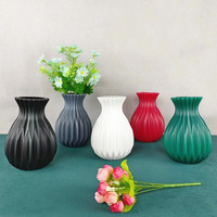 Vase à fleur en plastique céramique hydroponique de style nordique en gros ornement décoratif créatif de style ins pour fleur