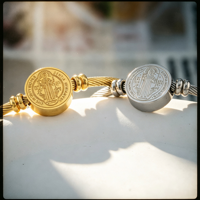 Bracelet en câble en acier inoxydable 316L avec médaille Saint Benoît, bijoux religieux catholiques, vente en gros, usine OEM ODM