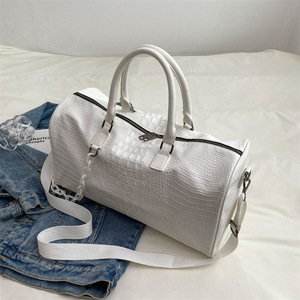 Custom PU Leather Crocodile Texture Duffle Bag with Chain <b>Strap</b> Large Capacity Travel <b>Shoulder</b> Bag Casual Style - Product Image 5