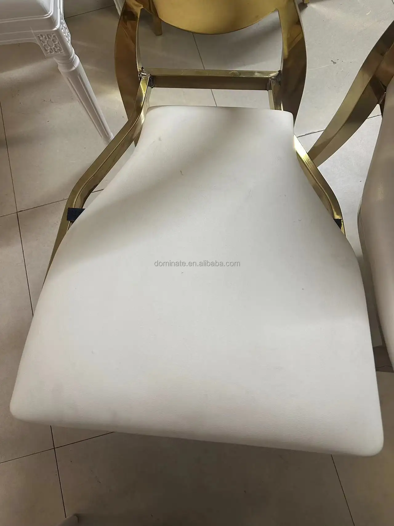 Cadeira de casamento luxuosa King Throne Cadeira de hotel com encosto alto em aço inoxidável branco couro PU Cadeiras de jantar Royal