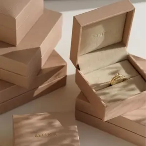 Boîtes à bijoux en carton imprimées personnalisées de luxe, ensemble de boucles d'oreilles, bagues et colliers, bijoux faits à la main, emballage de boîte-cadeau avec logo