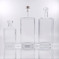 Bouteille en verre de style industriel chic pour spiritueux haut de gamme, idéale pour la vente en gros aux distilleries de gin