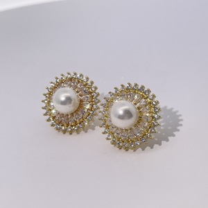 Boucles d'oreilles clous en perles classiques, élégantes et luxueuses de Tianyu Gems, avec placage or sur la laiton, pour femmes - Product Image 4