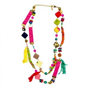 Collier fantaisie bohème coloré, écologique, fait main, en forme de boule, avec pompons et perles, bijoux de fête unisexe, chaîne plaquée or - Product Image 1