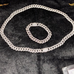 Bracelet cubain en moissanite de qualité supérieure, accessoire de mode au design moderne et bijou unisexe, disponible au prix export. - Product Image 2