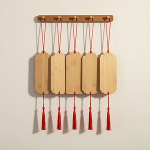 Etiquetas Colgantes de Madera sin Acabado con Borlas Rojas, Marcadores de Madera de Bambú en Blanco de Diferentes Formas para Manualidades y Regalos DIY - Product Image 1