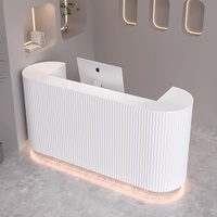 Comptoir de caisse minimaliste moderne pour salon de beauté, magasin de vêtements pour femmes, studio de yoga, bureau d'accueil en bois